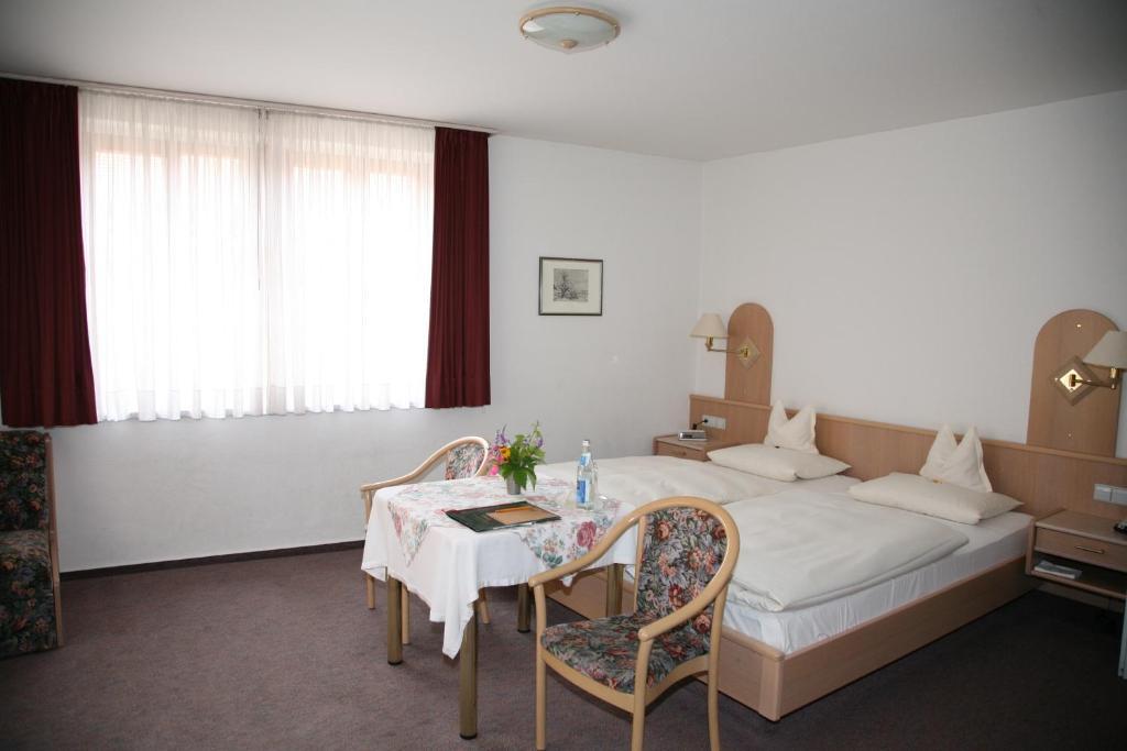 Glocke Weingut Und Hotel Ρότενμπουργκ  Δωμάτιο φωτογραφία